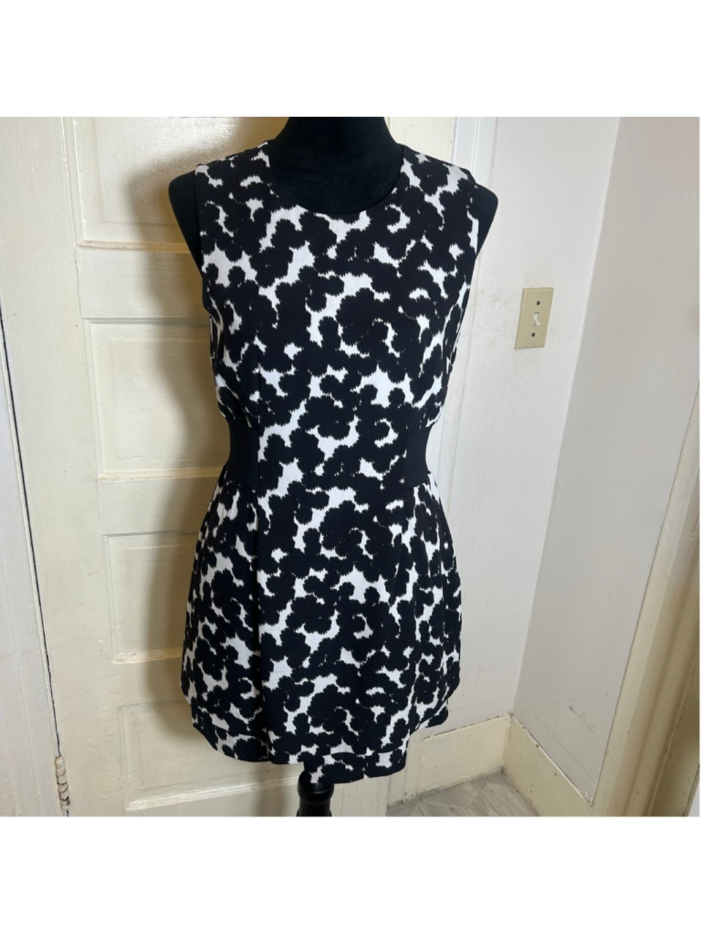 ALC Black Silk Spotted Sheath Dress 8 Chic Lightweight Party